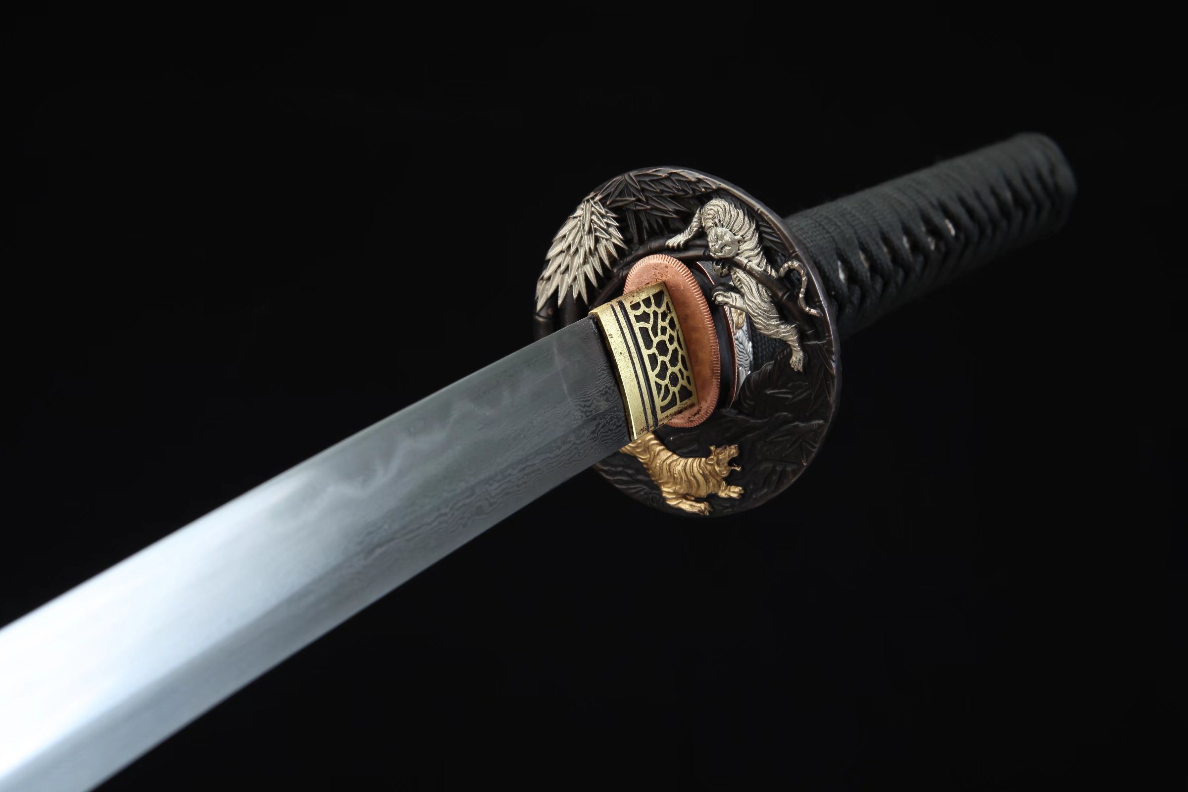 三色铜“虎啸山林刀盘”武士刀（黑檀木款） - 火龙灭-龙泉市西风刀剑厂